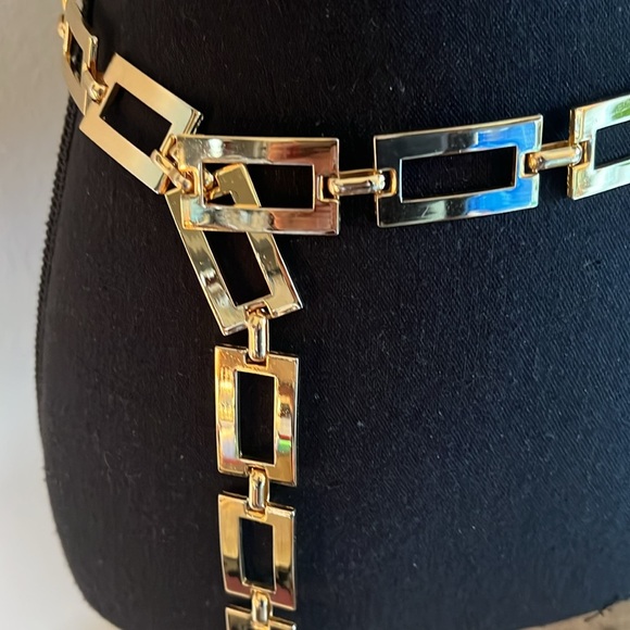 ESCADA Women’s Gilded Gold Geometric Luxury Elegance Classic Adjustable Belt - Picture 2 of 9